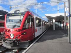 サンモリッツからこの電車に乗ってベルニナ氷河へ向かいます。