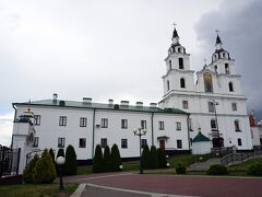 精神の聖シリル教会のお隣さん　精霊大聖堂　1633年から1642年にかけてカトリック教会の修道院として建てられた後、1852年にロシア正教会となったバロック様式の大聖堂でベラルーシ正教会の総本山的な教会