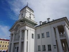 ミンスク市庁舎　1591年から1601年の間に建てられ、1847年にロシア皇帝ニコライ1世の命令により取り壊されてしまったかつてのミンスク市庁舎を2004年に忠実に復元したモノ

今は大都会のミンスクですが建物の規模から考えると当時はずっと小さな街だったんでしょうね