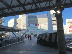 京急本線に乗って、横須賀方面に向かいました。
金沢文庫駅を過ぎ、横須賀中央駅で降車しました。
