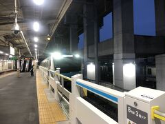 東十条駅、5時4分発の京浜東北線南行に乗車。