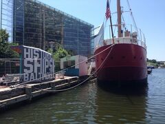 歴史的な船の観光場所があり、チサピークという船がありました。

USCG Lightship Chesapeake
Pier 3, Baltimore, MD 21202
http://www.historicships.org/