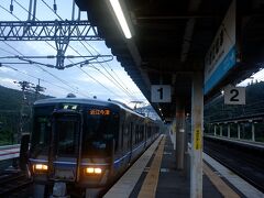 　近江塩津駅から、普通列車で京都まで行き、