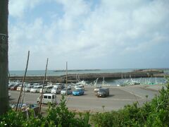 外川駅から徒歩5分で漁港が見えてきました。
見に来ただけなので、来た道を引き返します。
