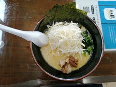 北海道にしては珍しい家系ラーメン屋にランチへやって来ました．ネギラーメンが評判のようです．