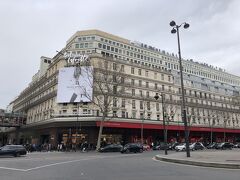 フランス・パリ『Galeries Lafayette Haussmann』

百貨店『ギャラリー・ラファイエット・パリ・オスマン本店』の
外観の写真。
