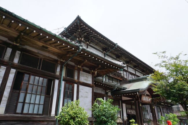 歴史ある建物も眺めます