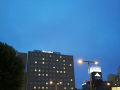 今夜のお宿，帯広駅前にある綺麗で部屋が広いホテルです．