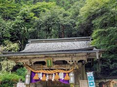 「鞍馬寺」の鎮守社、「由岐神社」です(^^)

元々は京都御所に祀られていた御祭神を、９４０年に朱雀天皇が天下泰平と万民幸福を祈念して鞍馬山に遷宮し、「都の北方鎮護」とした経緯があるそうです(^^)