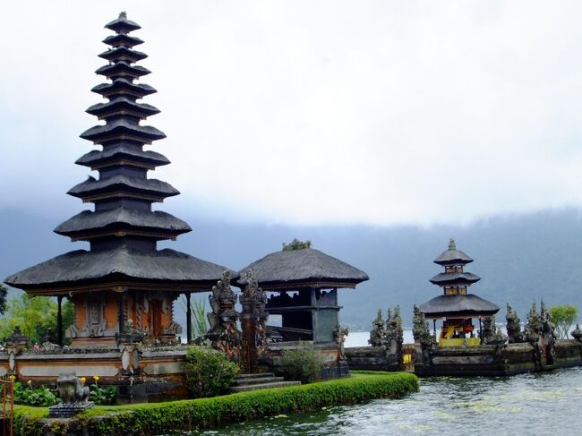 近くまでやってきました。<br /><br />美しい佇まいだこと。