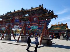 席力図召に到着。ここはチベット仏教のお寺。1585年にダライラマ3世を招いて建立された名刹。入場料は30元だった。