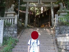  その奥に麻衣廻神社があります。こちらも900年代に創建されたものだそうです。