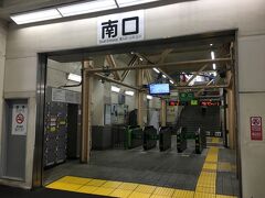 山手線沿いに歩き、大久保駅の南口に来ました。