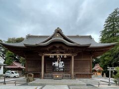 松江城に到着。まずは入り口にある松江神社に参拝。