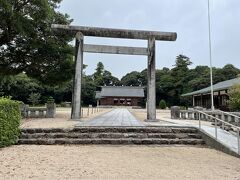 松江城の奥にある松江護国神社へ。