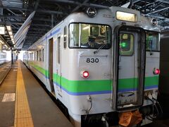 旭川駅発稚内行の宗谷本線普通列車です。
ついにこの時がやってきました！
旭川から稚内まで直通で行ける普通列車はこの一本なんですよね。
定刻通り6：03に出発です。