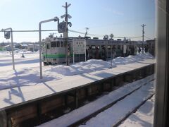 名寄駅に到着。
宗谷本線の旭川～稚内間では最も賑やかな街で
旭川方面に向かう人達が並んでます。