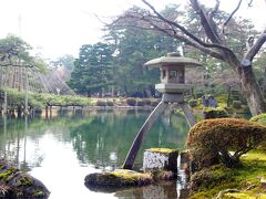 金沢を代表する景色　兼六園の琴柱灯籠
兼六園からバスに乗って、ひがし茶屋街へ行こうと思います。