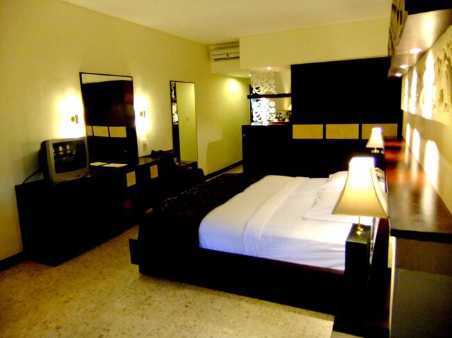 BALI HOTEL BOOKさんで予約、１泊朝食付きで85米ドル。<br /><br />バリ島ってやっぱりコスパが良いんですね。<br />日本円にして8000円でビーチフロントって。