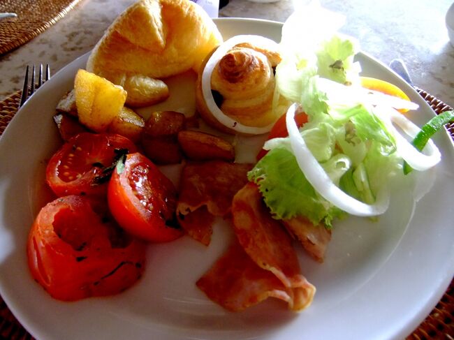 ある日の朝食。<br /><br />もちろんもっと食べてます。。。笑