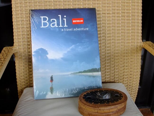 バリコレクションでバリ島の写真集と<br />アタ製品を買いました。<br />写真集は日本に持ち帰るのに重かった。。<br />帰ってからネットで注文すれば良かったかな。。笑<br /><br />大きなフルーツバスケットはウブドで買いました。