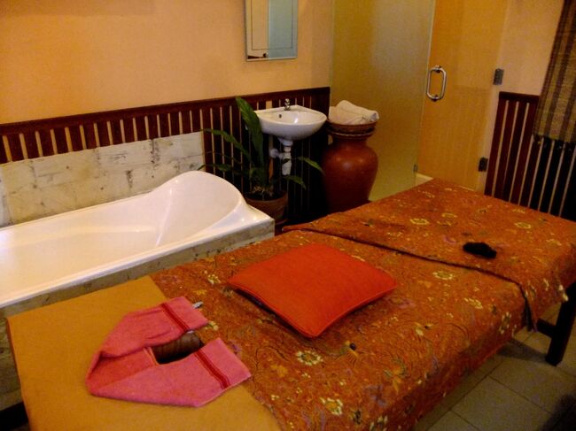 ・ボディーマッサージ（トラディッショナルを選択）<br />・ボディースクラブ（ルルールを選択）<br />・フラワーバス<br />また別室に行き、ヘアートリートメント<br />終了後はジンジャーレモン水とクッキーがサービスで頂けました。<br /><br />3時間半のパッケージで75ドルって安いですよね～