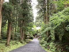 大福やから下道で1時間くらい。
御岩神社に来ました。

全然知らなくて、福島への移動中に観光できるところないかなと思って調べていたら出てきた神社なのですが、日本屈指のパワースポットみたいな記事が。

宇宙飛行士が宇宙から地球を見たときに光の柱が立っていて、そこがこの神社だったとか。
なんそれ。