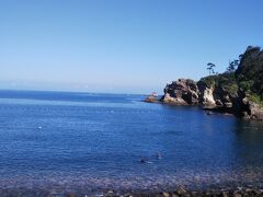 浮島は口コミを見ると相当早く出ないと一番近い駐車場に停められないそう。
果たして早朝 5時に着いたらすでに 9割がた埋まってた。

一番近いところに停められなくても、駐車場は道すがらに同じ値段でいくつかあった。