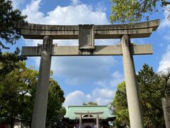 旧唐津銀行は時間がなくて中は入らず、そのまま歩いて唐津神社へ。

人がいなくて静かでしたが、この辺りでは大きい神社です。