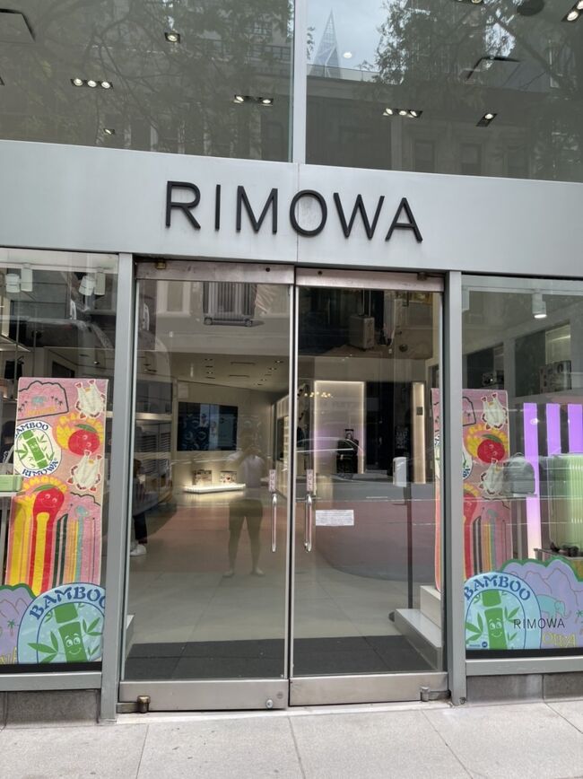 スーツケースが壊されたのでRimowaショップで修理です！（NYC