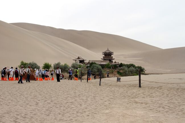 初めての中国 シルクロードの旅 ３ 河西回廊のオアシス敦煌（鳴沙山 
