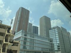 新横浜のビル群をみて思い出したのは
横浜アリーナの荒川静香さんのアイスショウ。

金メダリストになったばかりだったけど
何年前になるのだろうか…。
