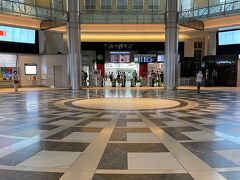 なんとか迷わずに
東京駅丸の内南口へ。

お昼時ですが、ここも人が少ない。