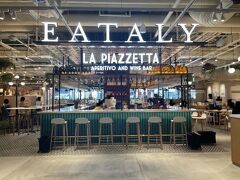 東京・銀座『GINZA SIX』6F『EATALY GINZA』

『イータリー銀座店』のレストランエリアの正面エントランスは
こちらになります。

予約名を告げて【ラ・ピアツェッタ】と【ラ・パスタ・エ・ラ・
ピッツァ】の奥にある【ラ・グリーリア】に案内していただきます。