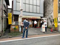 宇都宮餃子人気店の双璧は正嗣とみんみん餃子
この2軒もここにあります。
今回正嗣の餃子が食べたくて昼時を外して2時頃行きましたが、どこの店も行列
みんみん餃子に至ってはなんと2時間待ち
