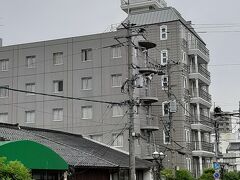 せっかく松江の街中に宿泊しているので、天気も悪かったのですが朝、少し街中を散策しました。