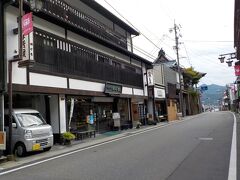 明日買いに行こうと思っている、和洋菓子の田ぐち。有名なんだって、駐車場があちらこちらにありました。