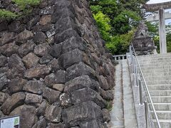 武田神社へ。

私は石垣LOVEです。

お城も好きですが天守より石垣が好き。