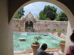 離宮であった水の宮殿と呼ばれるタマン・サリにきました。
非常に静かでリラックスできる場所でした。