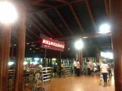 シンガポールからジャカルタ行きはあっという間です。
数か月ぶりのジャカルタに到着です。
今夜は空港近くで一泊します。