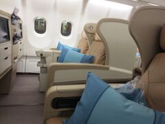 A330のビジネスクラス座席です。2-2-2で並んでいます。