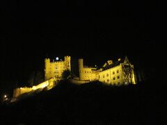 ローテンブルグの後はノイシュヴァインシュタイン城を目指します。
夜到着し、見上げたらノイシュヴァインシュタイン城だ！と思い、明朝登城するぞ！！！
と思いましたが、、、