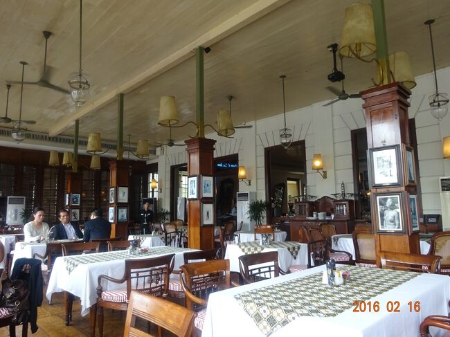 ２階がレストランになっています。中の様子ですが地元の人はあまり利用していない様子です