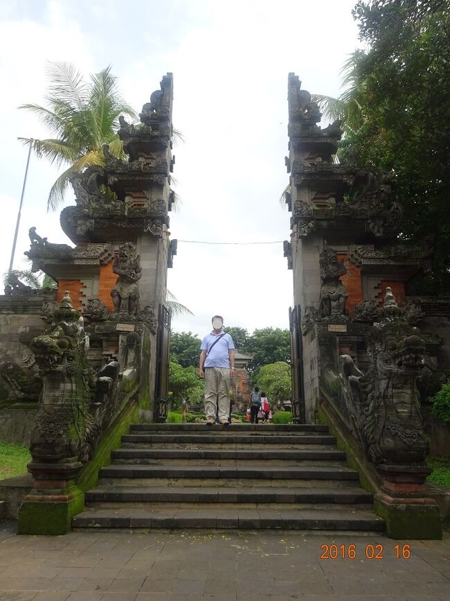 赤道の南に位置するインドネシアは湿気も多く年中暑い国ですので、半袖一枚で年中過ごせます