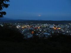 時間的には読み通りで、６時前には着いたのですが…雲海はご覧の通りさっぱりでした。