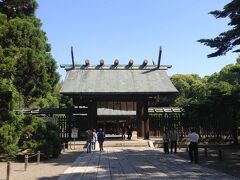 午前中の観光は宮崎神宮から。