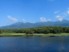 「二湖④」

「硫黄山」、「知円別岳」、「サルシイ岳」方向の眺望です(^^)