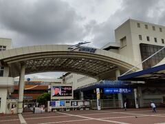 ●住之江競艇場＠大阪メトロ 住之江公園駅

駅のすぐそばには、競艇場があります。
今日は、人影もまばらですが、日によっては、駅が激混みするそうです。