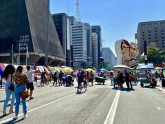 【とある週末のアベニーダ・パウリスタ／AV.Paulista】

いつもこの「Fiesp（フィエスピー）＝サンパウロ州工業連盟」の建物の前に、こう言った抗議デモが集まります。