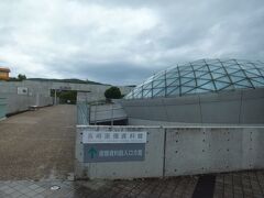 長崎原爆資料館　路面電車「原爆資料館」下車徒歩5分
ここは入口ではなくて、展望台へ続く道です。